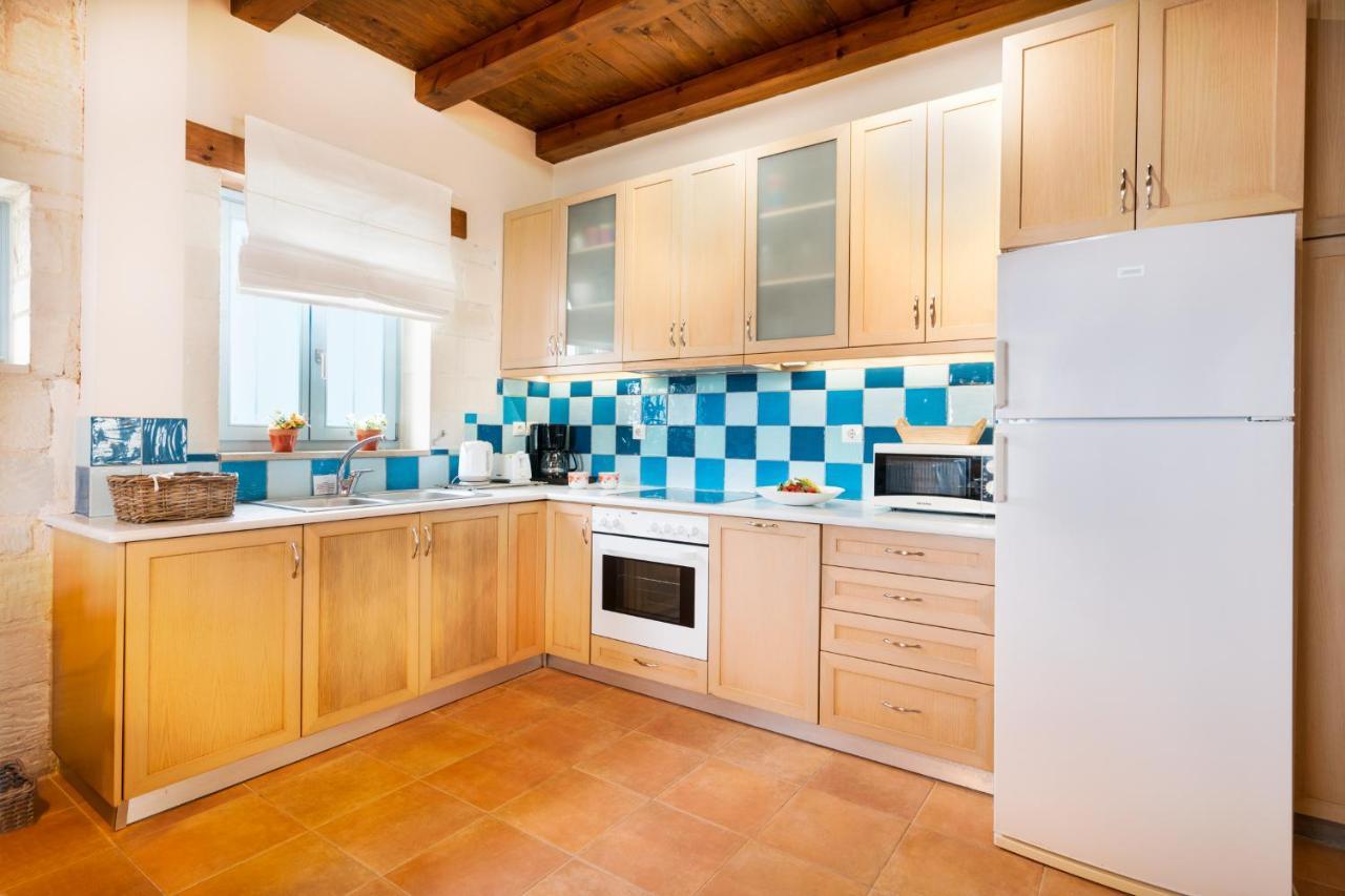 Beachfront Villa Turquoise With Private Pool, Bbq And Ping Pong Table خانيا المظهر الخارجي الصورة